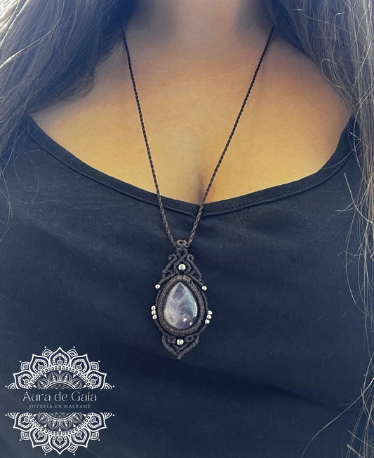 Bohemio Collar de Macramé con Cuarzo Amatista en color Chocolate - Macrame Necklace with Amethyst Quartz in Brown Color