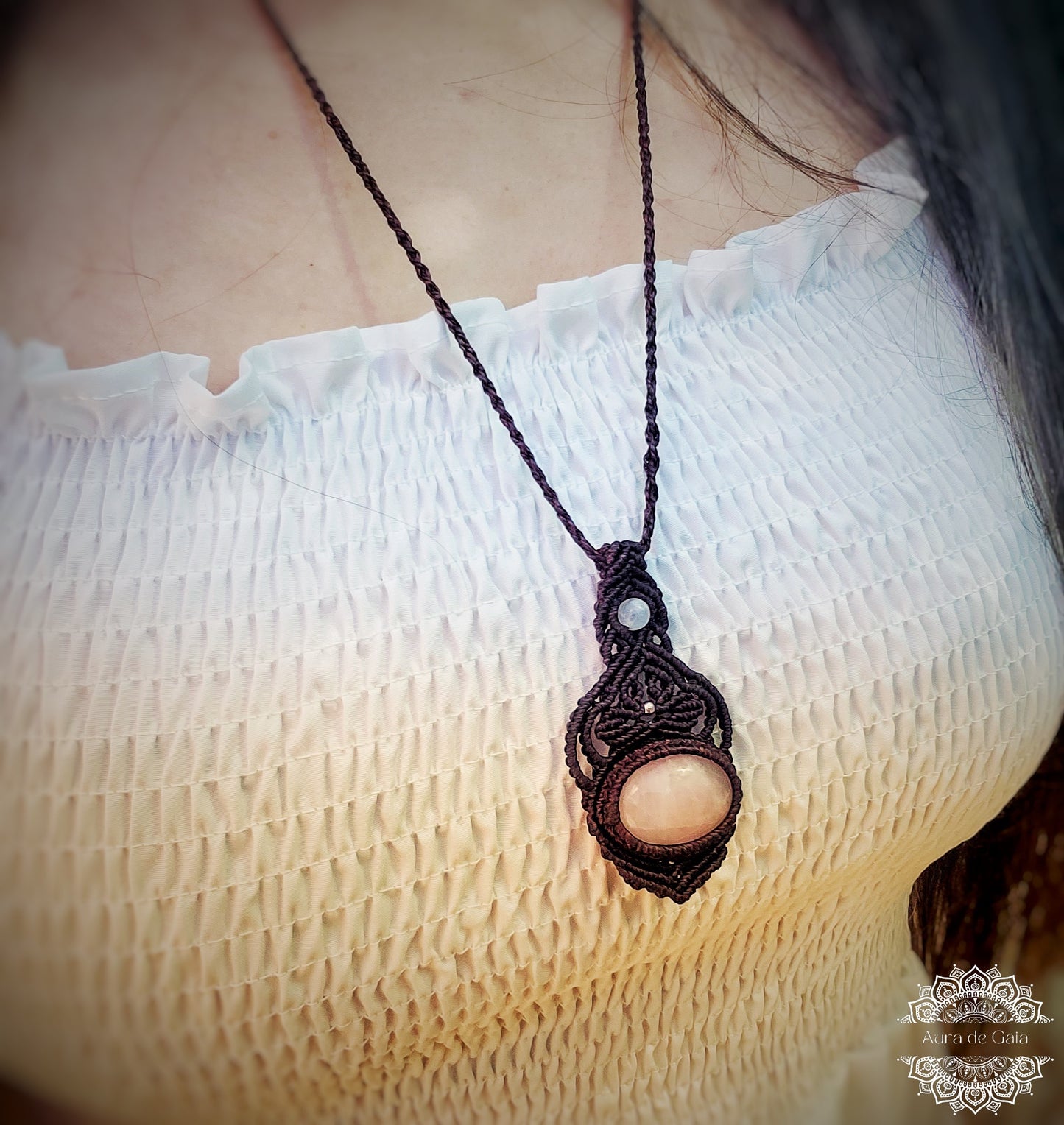 Collar Boho en Macrame con Cuarzo Rosa y Piedra Luna / Boho Macrame Necklace with Rose Quartz and Moonstone
