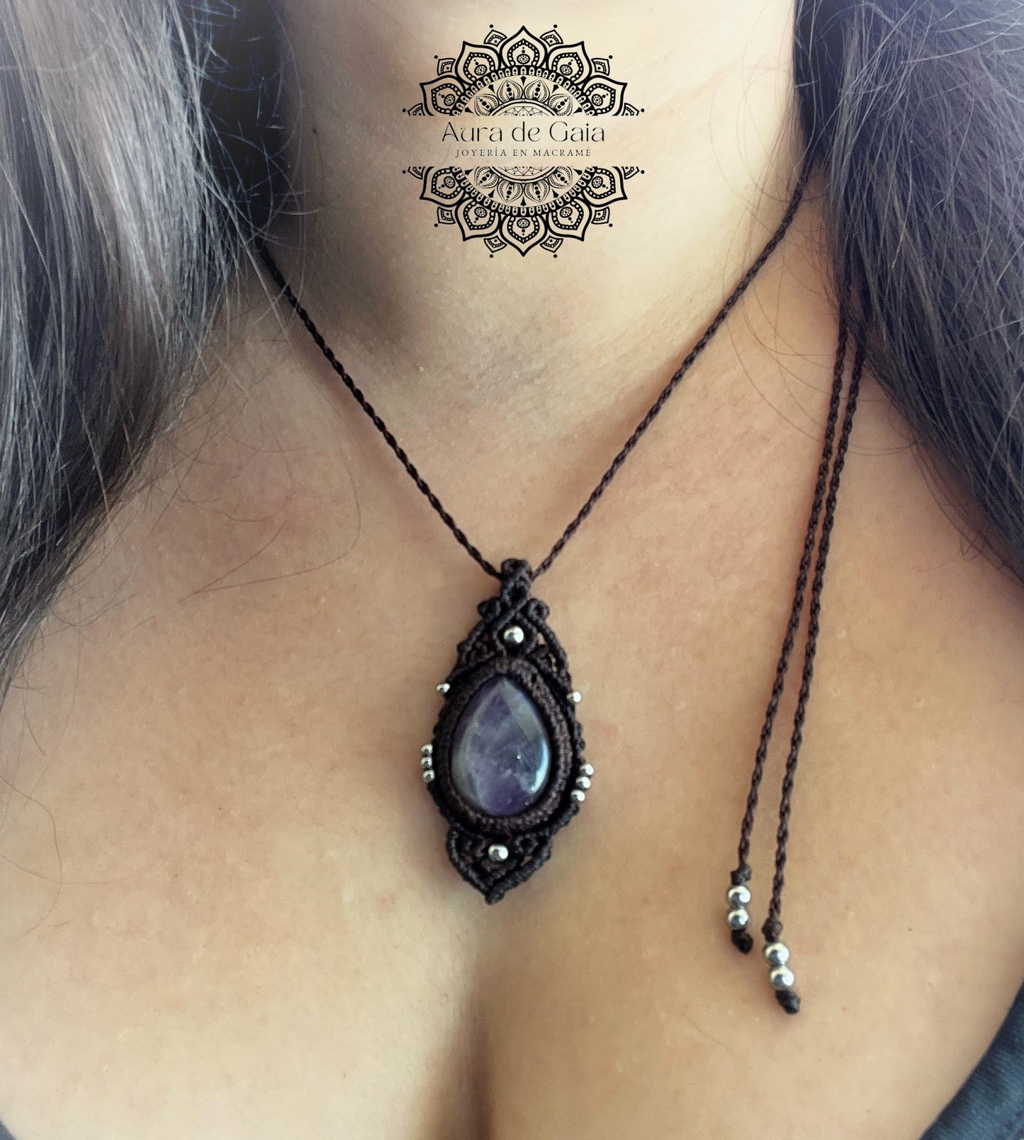 Bohemio Collar de Macramé con Cuarzo Amatista en color Chocolate - Macrame Necklace with Amethyst Quartz in Brown Color