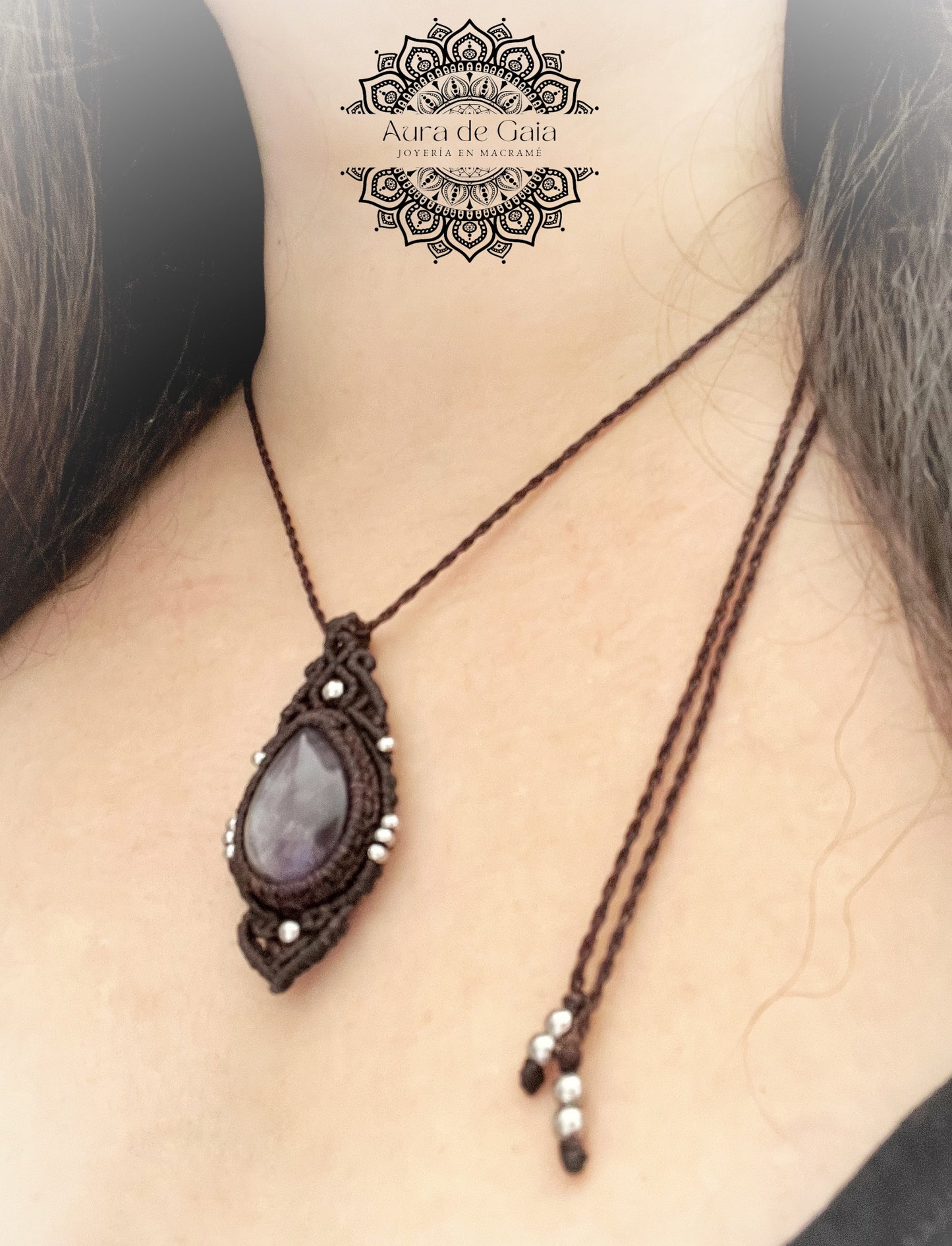 Bohemio Collar de Macramé con Cuarzo Amatista en color Chocolate - Macrame Necklace with Amethyst Quartz in Brown Color