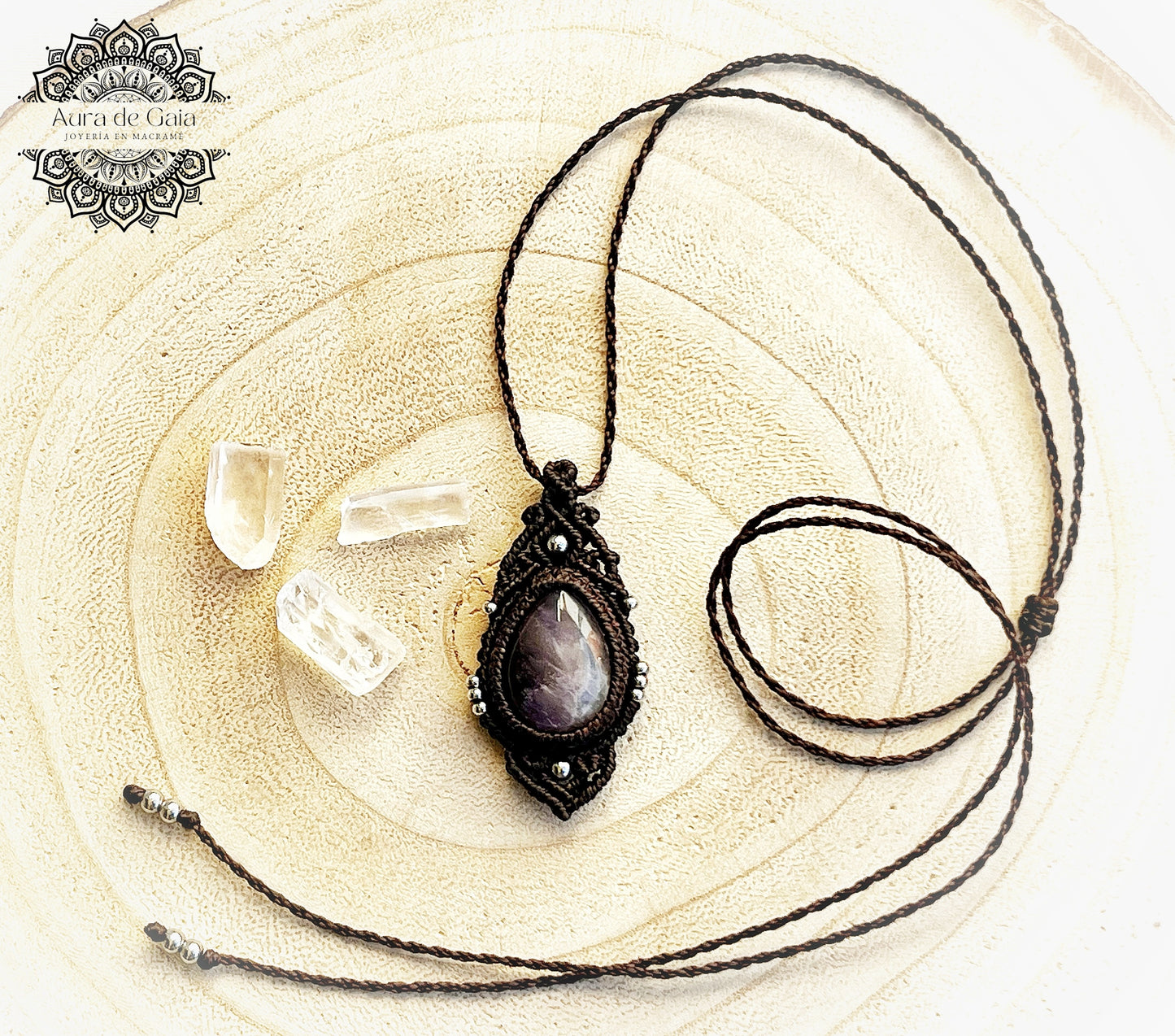 Bohemio Collar de Macramé con Cuarzo Amatista en color Chocolate - Macrame Necklace with Amethyst Quartz in Brown Color