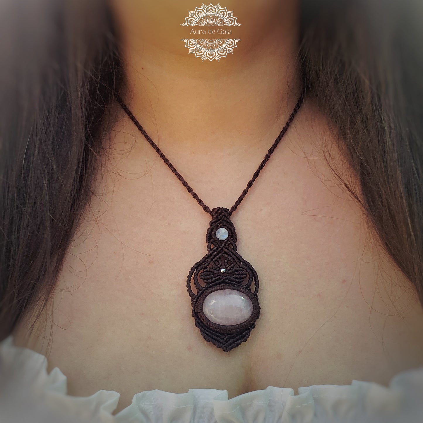 Collar Boho en Macrame con Cuarzo Rosa y Piedra Luna / Boho Macrame Necklace with Rose Quartz and Moonstone