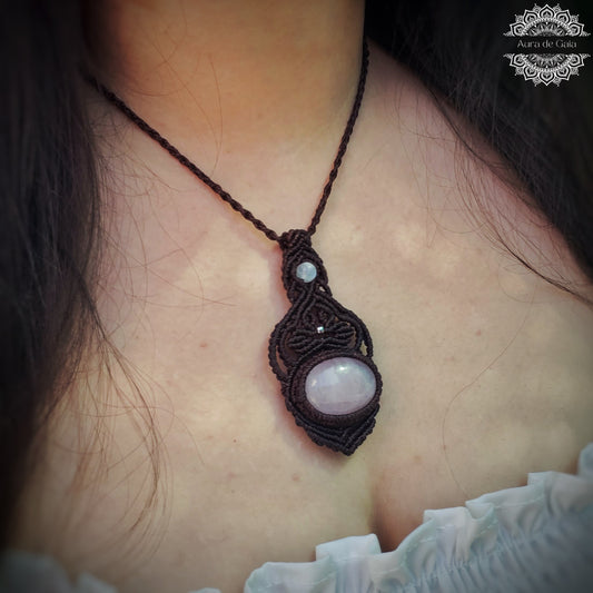 Collar Boho en Macrame con Cuarzo Rosa y Piedra Luna / Boho Macrame Necklace with Rose Quartz and Moonstone