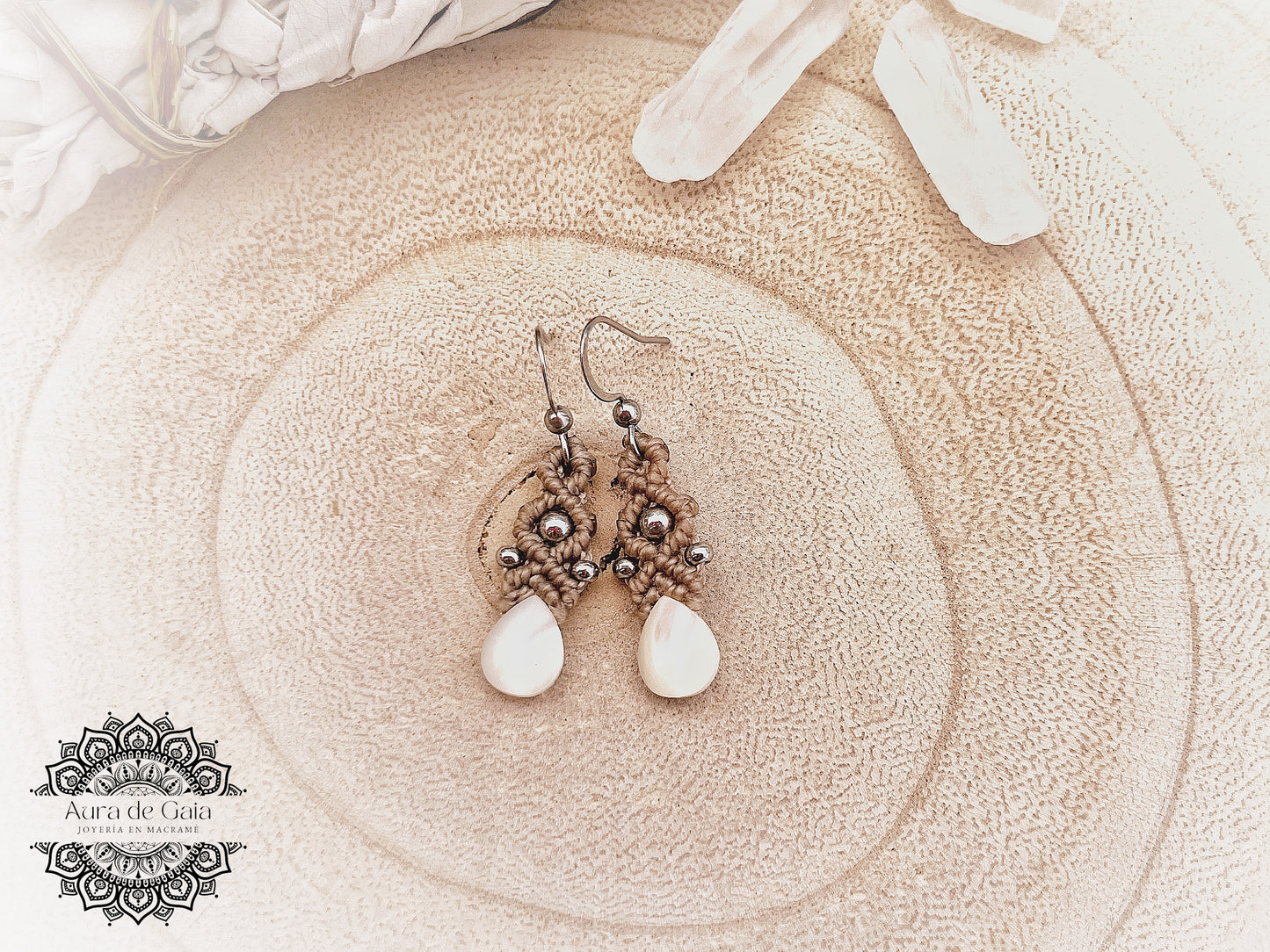 Pendientes boho macramé de nácar - Mother of pearl boho macrame earrings