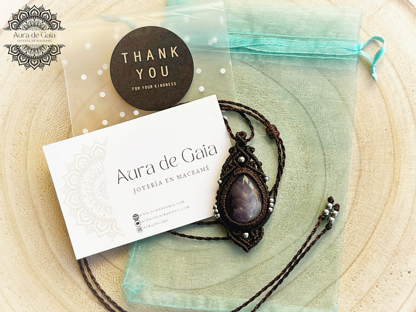 Bohemio Collar de Macramé con Cuarzo Amatista en color Chocolate - Macrame Necklace with Amethyst Quartz in Brown Color
